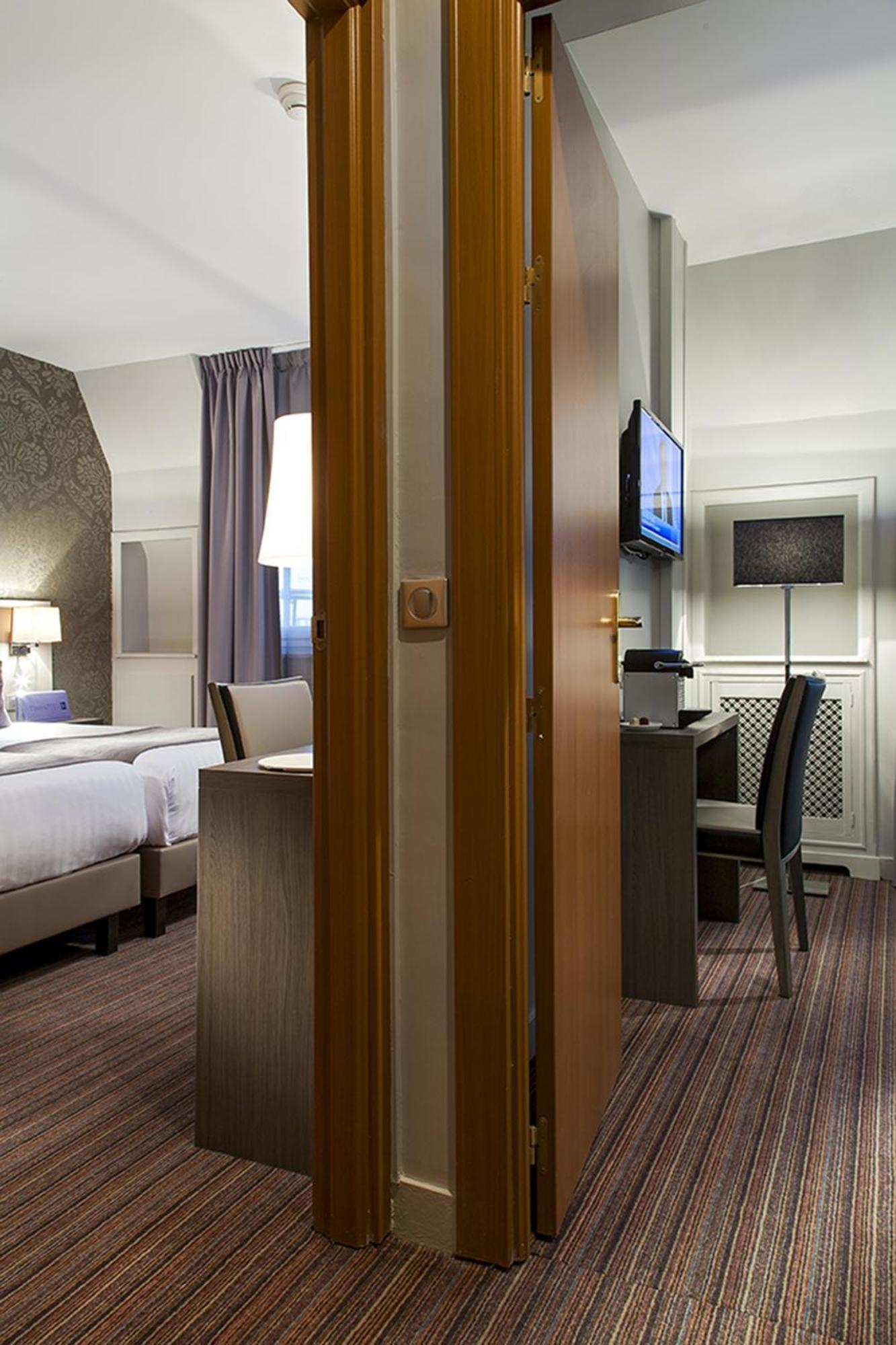 Two Connecting Double Rooms,1658064717:JPEG